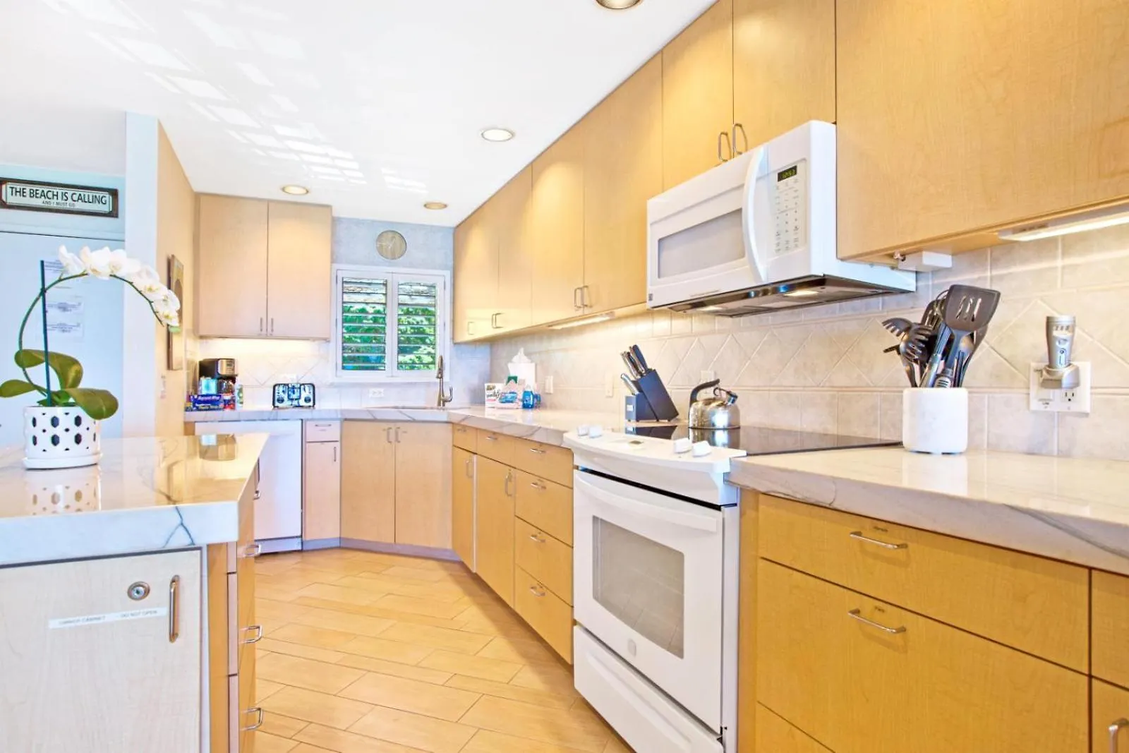 Kbm Resorts Free Car Lokelani Lok-B203 Ocean Front Remodeled With Kidbeach Gear Napili-Honokowai